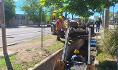 El municipio intensifica la limpieza de desagües y firmó un convenio para trabajar con irrigación e hidráulica