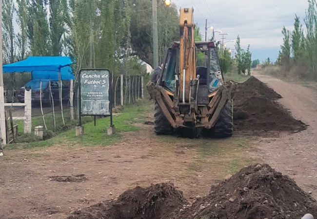 El municipio y la cooperativa de Salto de las Rosas amplían la red de agua potable en El Tropezón