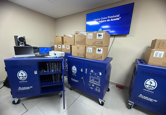 Educación en San Rafael: entregan 20 aulas digitales móviles y garantizan el 100% de cobertura escolar para 2027
