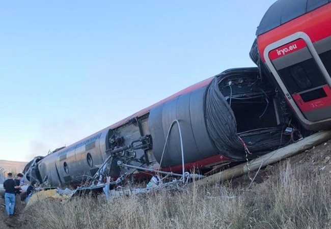Choque de trenes en España causó al menos 10 muertos