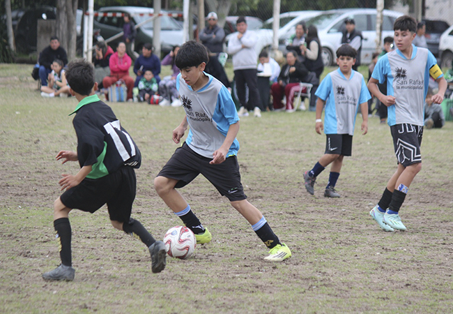 Fútbol social, mini hockey, vóley y cross country: un sábado a puro deporte en San Rafael