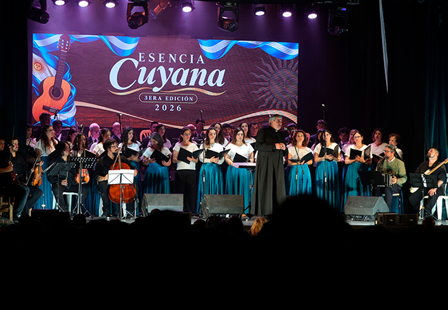 Esencia Cuyana: el teatro Roma vive una noche a pura música, tradición y homenajes