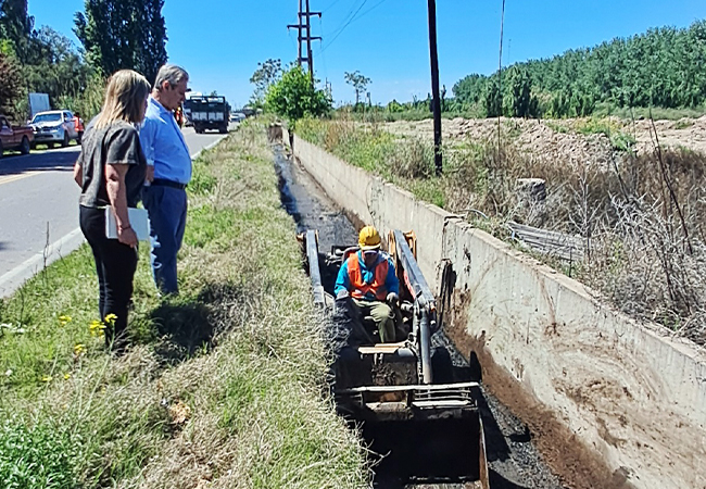 El intendente Omar Félix supervisó los avances en la limpieza del desagüe de avenida Alberdi