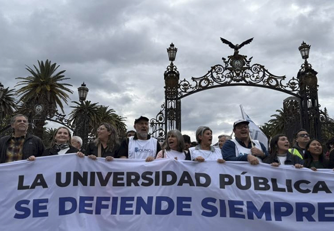 La marcha universitaria recorrió las calles de la Ciudad de Mendoza