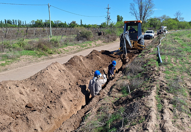 El municipio extiende 7.400 metros de redes de agua potable de La Izuelina para beneficiar a más de 60 familias de la zona